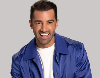 Toni Costa exhibe video con fotos inéditas de su infancia