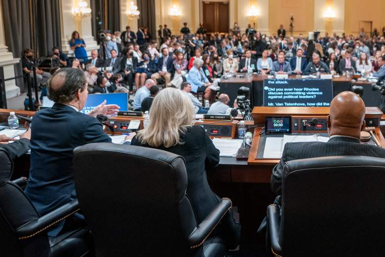 El representante Jamie Raskin (D-MD) interroga a Jason Van Tatenhove, ex vocero de Oath Keepers, y a Stephen Ayres, quien participó en el ataque del 6 de enero durante la séptima audiencia celebrada por Select Comité para Investigar el Ataque del 6 de enero al Capitolio de los Estados Unidos el 12 de julio de 2022 en el edificio de oficinas Cannon House en Washington, DC.