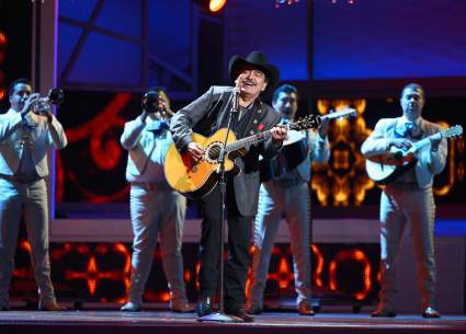 Presentan “Mi Esencia”, el nuevo álbum musical de Joan Sebastian (+ESCÚCHALO AQUÍ)