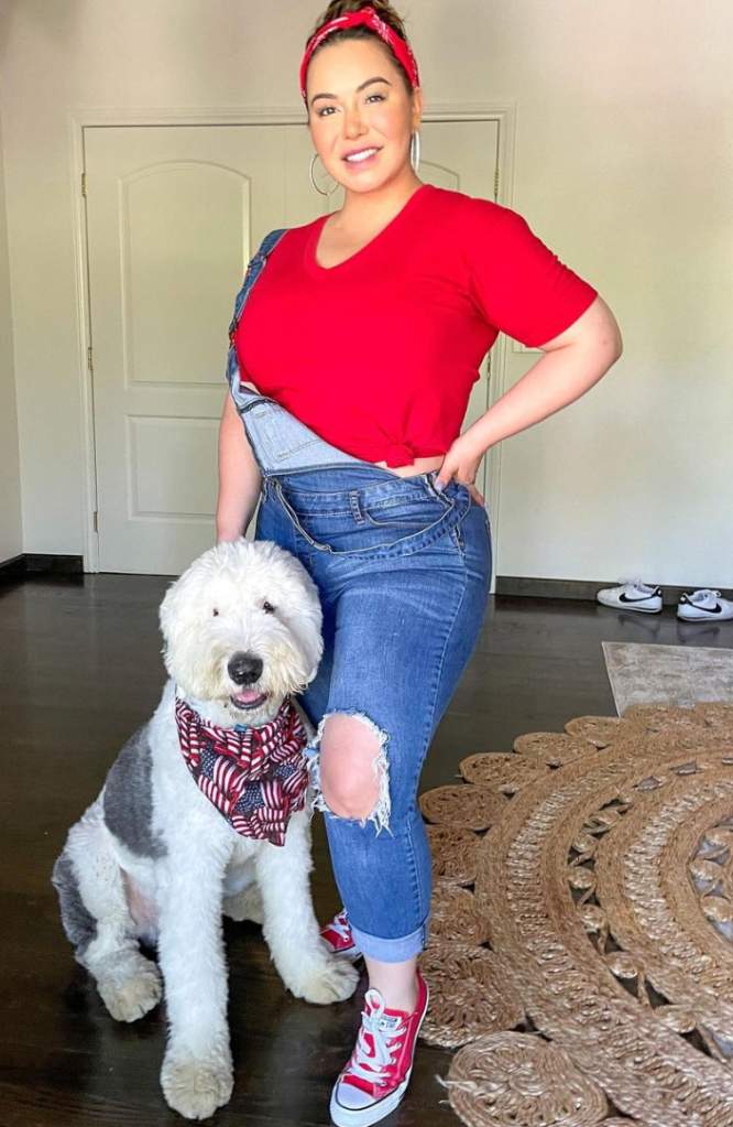 Chiquis y su perro Pancho