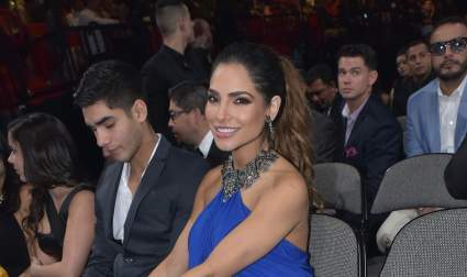 Alejandra Espinoza tuvo cita romántica con guapo galán: ¿Y su esposo?