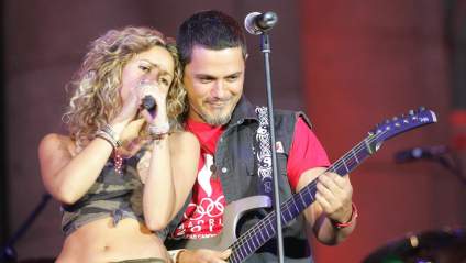 Alejandro Sanz y Shakira tienen un “hijo” mayor de edad: Así celebraron