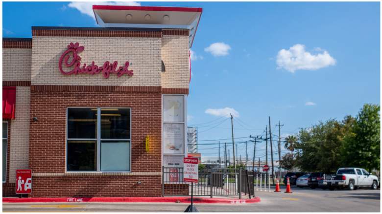 Trabajador de Chick-Fil-A escupió la comida del restaurante [VIDEO VIRAL]