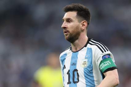 ¿Lionel Messi pateó la playera de México? VIDEO COMPLETO