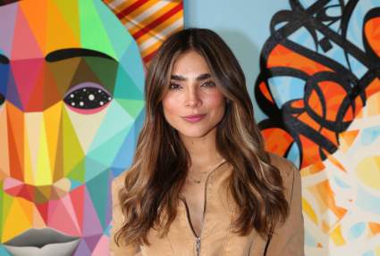 Critican a Alejandra Espinoza por su árbol de Navidad con dinosaurios – VIDEO