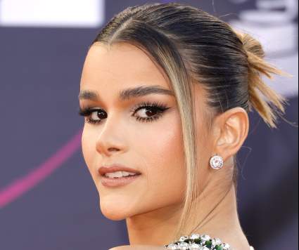 Clarissa Molina y su elegante outfit en Premio Lo Nuestro