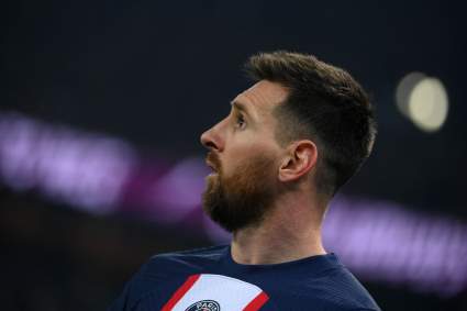 El momento en que hinchas del PSG silban a Leo Messi – Video