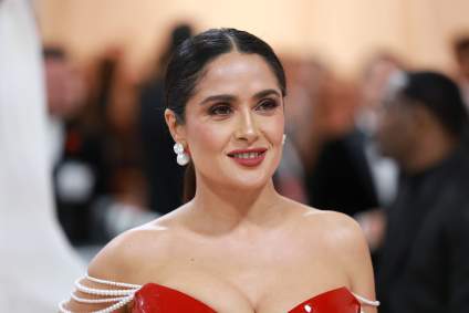 Salma Hayek nunca se lava la cara cuando se despierta: ¿Por qué?
