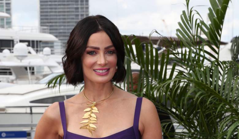 Dayanara Torres coquetea en un vestido púrpura en celebración de El Gordo y la Flaca