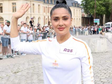 Salma Hayek porta la antorcha de los Juegos Olímpicos 2024
