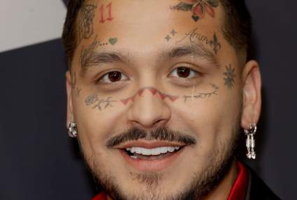 Christian Nodal está nervioso: ¿Qué pasó con su cara?