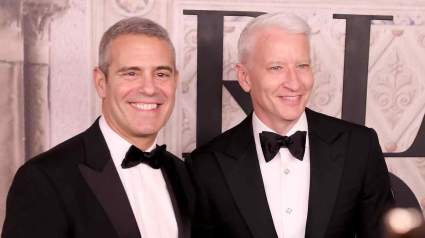 Cómo ver Anderson Cooper & Andy Cohen de Año Nuevo en línea (2021-2022)
