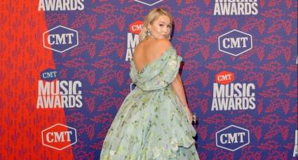 La estrella de la voz anuncia el embarazo en colorida foto tiro