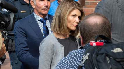 Lori Loughlin Checks Into Prison Más de 2 Weeks Early