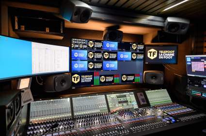 La estrella de la música hace afirmaciones contra el ex entrenador ‘Voice’