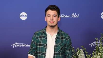 ‘American Idol’ Ganador Noah Thompson muestra fuera de nuevo hogar