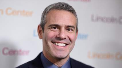 Andy Cohen Suena en RHONY Reboot Drama