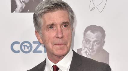 El ex anfitrión de DWTS Tom Bergeron Mourns la pérdida de un querido amigo
