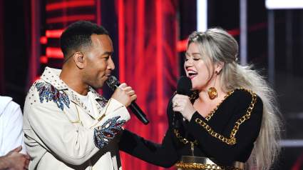 El reemplazo del entrenador Kelly Clarkson ha sido finalmente nombrado