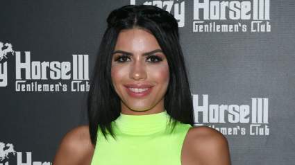 El novio de 90 días Star Larissa se acerca a la cima para Halloween