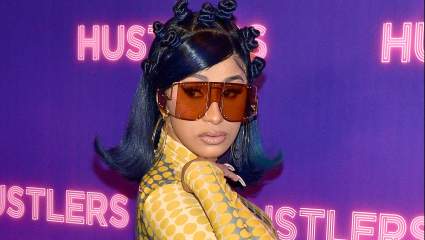 Cardi B en las redes sociales más de 88.000 Bolsa