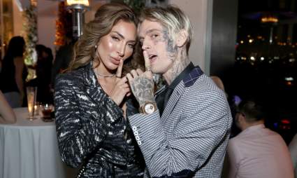 Los aficionados descubren el poste críptico de Farrah el ex-novio de Abraham