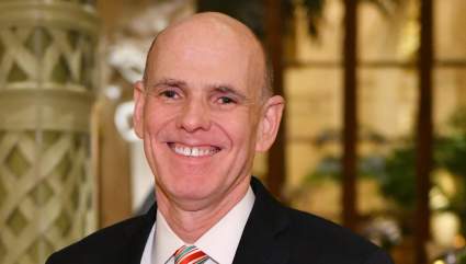 Bill Abbott habla sobre las estrellas dejando Hallmark para los grandes medios americanos de la familia