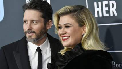 Kelly Clarkson dishes on ‘Tough’ Co-Parenting With Estranged Husband