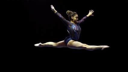 Gymnast Laurie Hernandez muestra amor por los héroes de Marvel