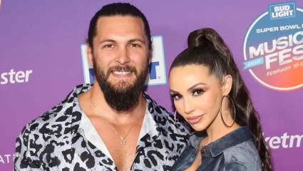 Brock Davies dice Scheana Shay se aprovecha de su madre