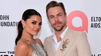 Los fans están agarrando después de que Derek Hough comparte Heartfelt Post a la prometida Hayley Erbert