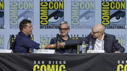 “Trek in the News”: Stewart, McFadden, Oswalt, Johnson, “Más