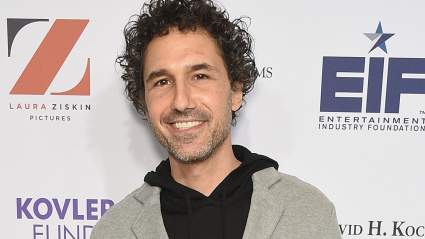 Ethan Zohn honra a un amigo tardío que recogió Memorabilia ‘Survivor’