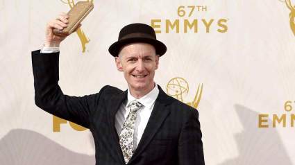 Denis O’Hare: ¿Quién juega al perro Max en el Grinch Musical Live?