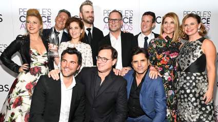 ‘Full House’ Cast pide a los fans que hagan una Gestura Especial en el honor de Bob Saget
