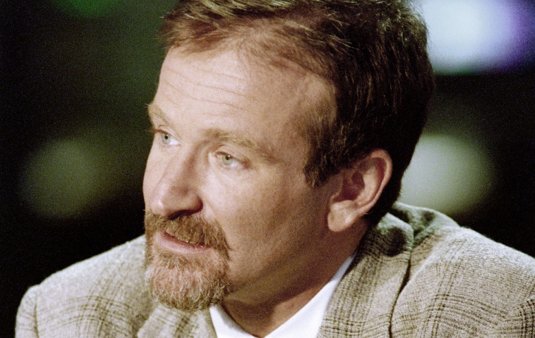 January 31, 1994 in Boulogne-Billancourt, ouside Paris, shows US actor Robin Williams taking part in the broadcast news of French TV channel TF1.