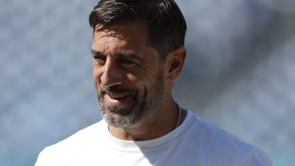 Aaron Rodgers dona al flag football rumbo a Los Ángeles 2028