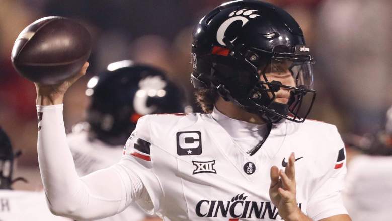 Brendan Sorsby, número 2 de los Cincinnati Bearcats, podría estar en la mira de los Browns.
