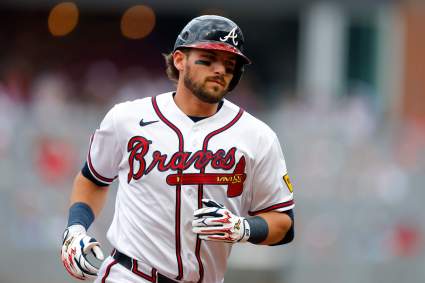 Braves bajan a Austin Riley antes de enfrentar a los Reds
