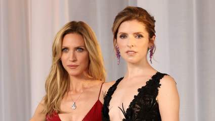 Anna Kendrick y Brittany Snow deslumbran juntas en la gala