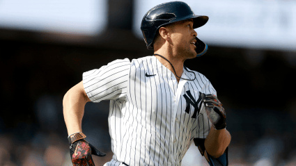 Giancarlo Stanton avanza antes de la serie Yankees-Athletics