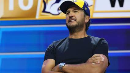 El hijo de Luke Bryan, Bo, sufre una lesión en el campo